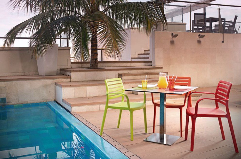 sillas-khao-ideales-para-usos-en-terrazas-y-piscinas